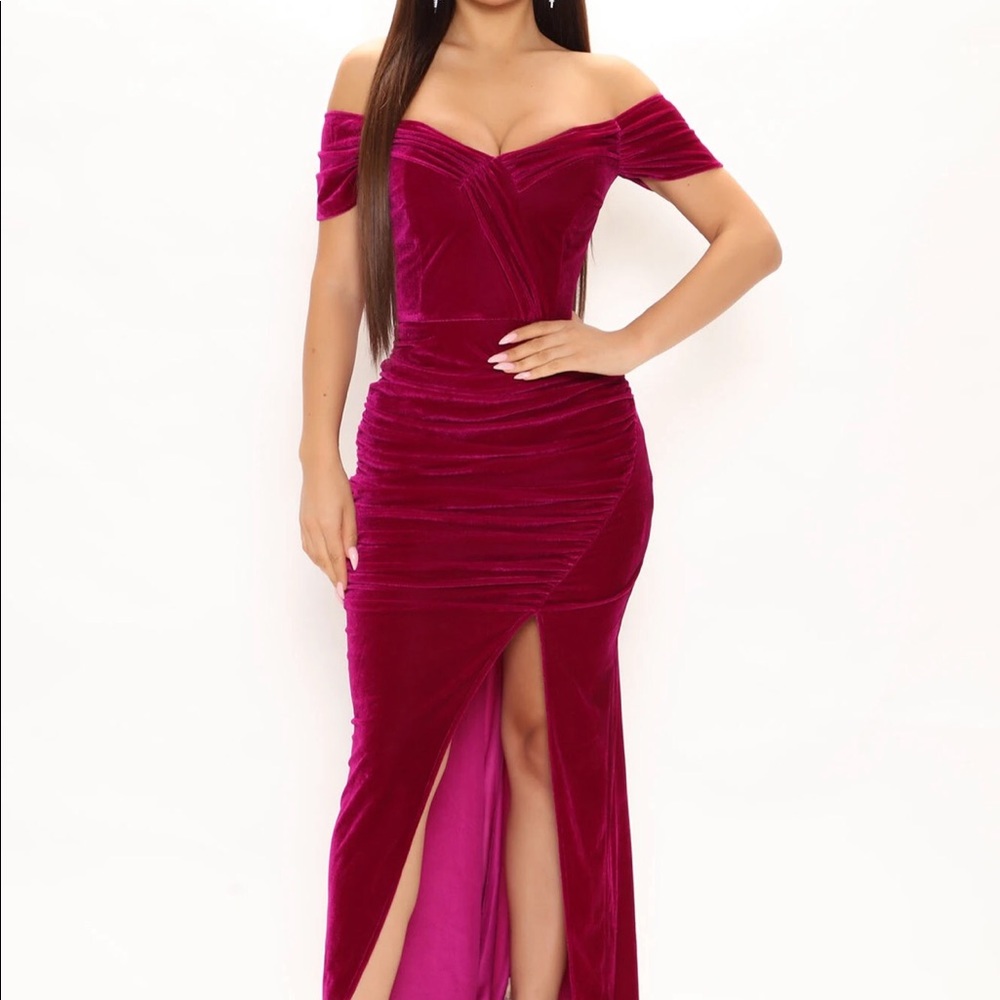 Formal or dressy, velvet dress. Runs small fits more like XL